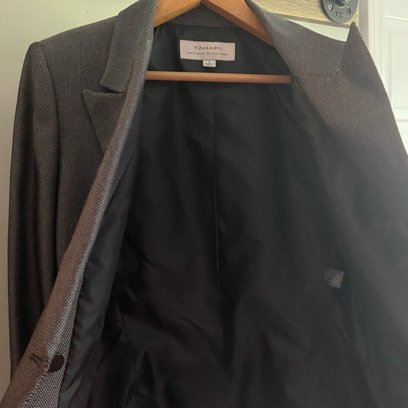 Grey Tahari women’s blazer with flower pin - Picture 3 of 6